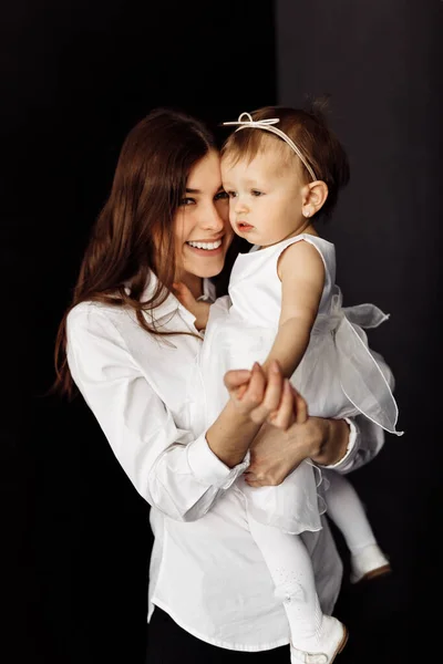 Happy Mother Daughter Posing Studio — Stock Photo, Image