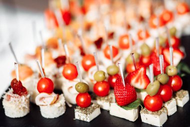 düğün resepsiyonunda lezzetli aperatifler yakın çekim