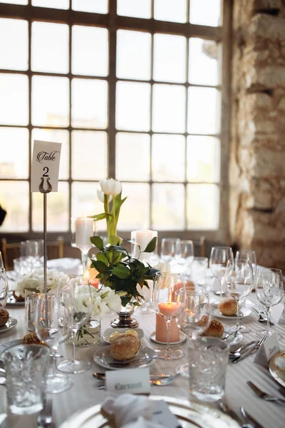 漂亮的婚庆餐桌装饰 — 图库照片