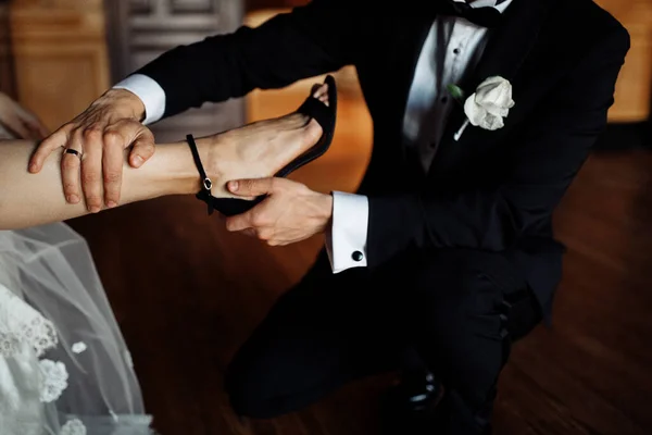 Groom Bride Holding Hands His Wedding Ring — Stock Photo, Image