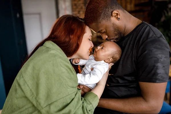 Afroamericana Familia Con Bebé Niño Hija — Foto de Stock