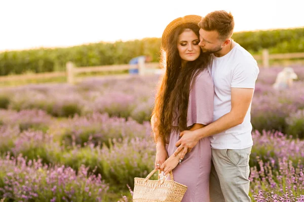 Young Couple Love Relaxing Field Sunset — Foto de Stock