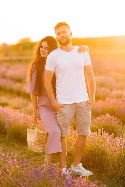 Young Couple Love Relaxing Field Sunset — Foto de Stock