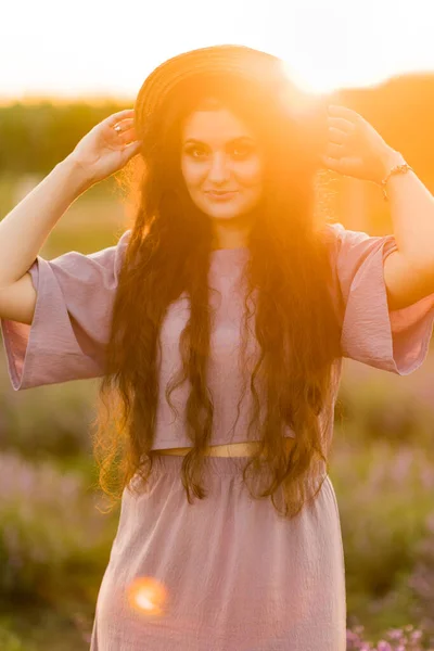 Beautiful Young Woman Field Lavenders — Foto de Stock