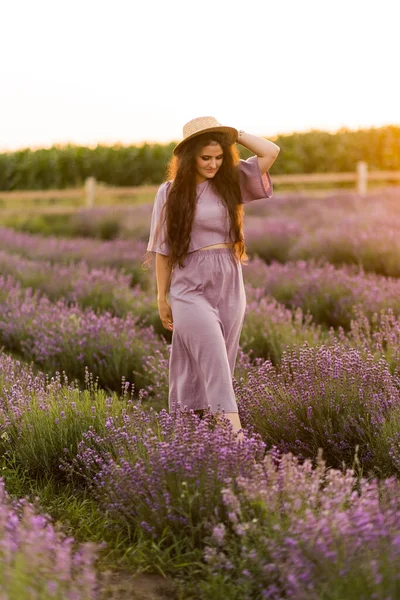 Beautiful Young Woman Field Lavenders — Fotografia de Stock