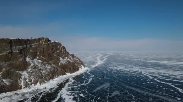 Mrożone Jezioro Baikal Przylądek Khoboy Widok Powietrza Piękny Zimowy Krajobraz — Wideo stockowe