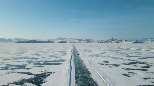Jeep Monta Uma Travessia Gelo Lago Baikal Carro Move Gelo — Vídeo de Stock