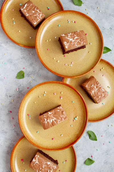 Fare di çikolatalı Songe çikolatalı pasta. Kopyalama alanı olan üst görünüm.