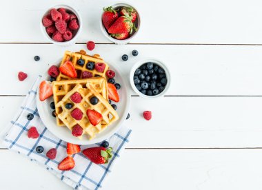 çilek böğürtlenli gözleme 