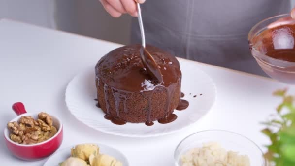 Melted Chocolate Poured Muffin — 비디오