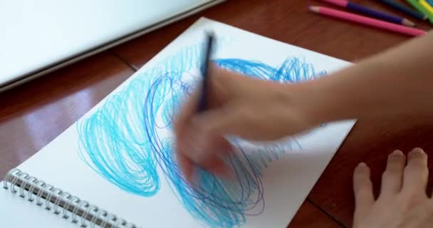 Mulher Desenho Doodles Lista Papel Branco Com Cor Azul — Vídeo de Stock