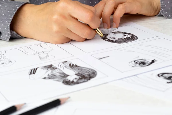 Sanatçı Kağıda Anime Çizgi Roman Çizer Çizgi Film Için Çizim — Stok fotoğraf