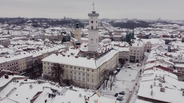 Luftaufnahme Des Verschneiten Lemberg Ukraine Das Lemberger Rathaus Und Der — Stockvideo