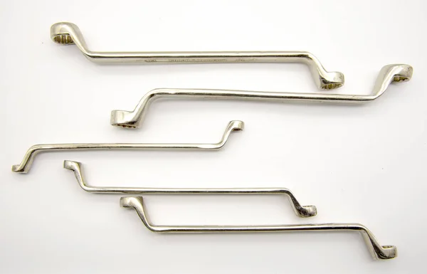 Beyaz Arkaplanda Metal Anahtarlar — Stok fotoğraf