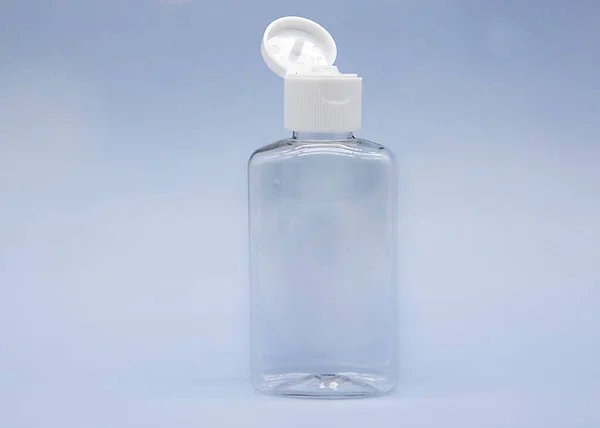 Garrafas Cosméticas Vazias Transparentes Frascos Fundo Azul Suave — Fotografia de Stock