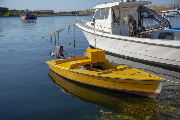 Embarcadero en Sozopol, Bulgaria. Transporte marítimo. — Foto de Stock