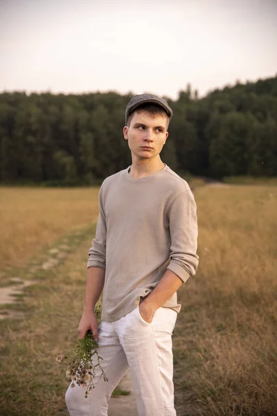 Portrait Garçon Ans Coiffé Une Casquette Debout Sur Chemin Terre — Photo