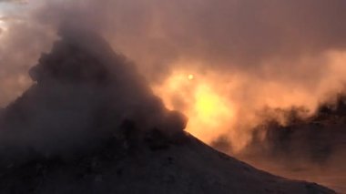 İzlanda. Volkanik aktivite, Dünya Jeotermal Bölgesi.