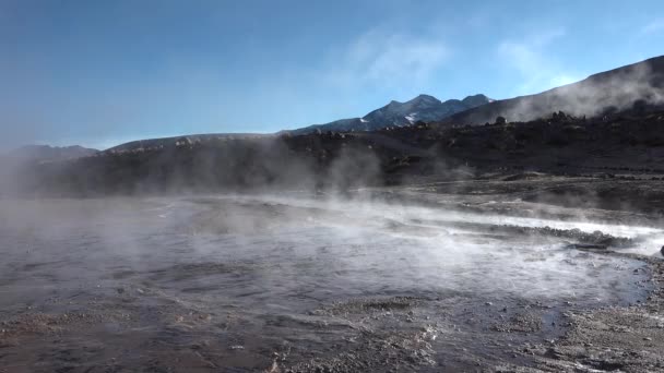 Chile. Fumarolas del desierto de Atacama. — Vídeo de stock