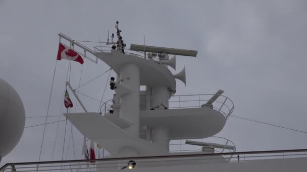 クルーズだ。バンクーバー、カナダ-25.08.2019:クルーズ船が港に入る. — ストック動画