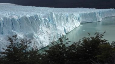 Patagonya. Arjantin 'deki Los Glaciares Ulusal Parkı' nda Perito Moreno Buzulu.