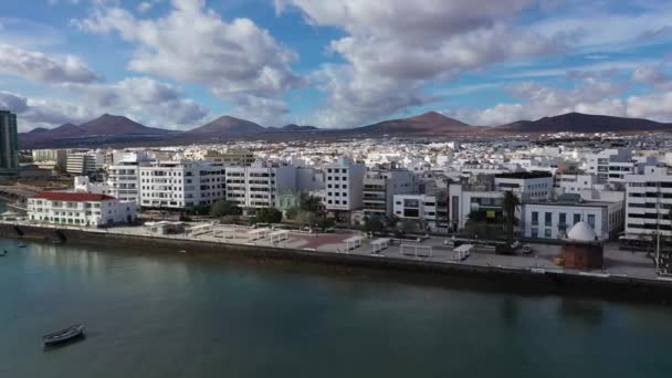 Las Islas Canarias. Vista aérea. Lanzarote es una isla española, la más septentrional y oriental de las Islas Canarias autónomas en — Vídeos de Stock