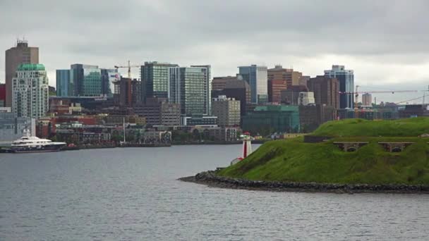 Crucero. Canadá. Viajar a lo largo de costas canadienses. — Vídeo de stock