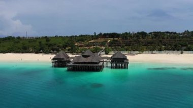 Nungwi köyünün hava manzarası, Mavi Göl, Zanzibar 'ın kuzeyi, Beyaz Sahil, Palmiye cenneti, yukarıdan Tanzanya