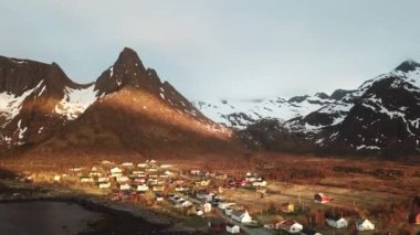 Norveç. Havadan çekilen görüntüler Güzel Doğa Norveç. Kuzey doğasının eşsiz manzaraları.