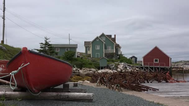 Canada. Colorate case in legno sull'oceano. Famoso villaggio — Video Stock