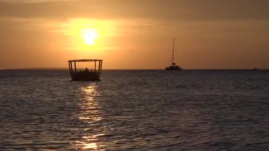 Denizde balıkçı tekneleri. Tanzanya 'da. Zanzibar.