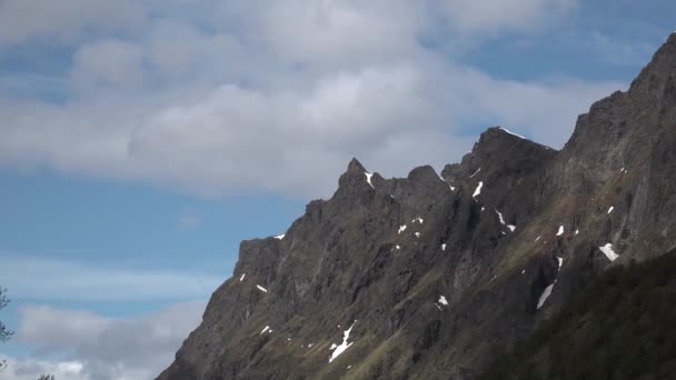 Isole Lofoten. Norvegia. Montagne e fiordi panoramici. — Video Stock