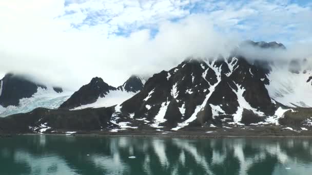 Ilhas Lofoten. Noruega. Montanhas e fiordes cénicos. — Vídeo de Stock