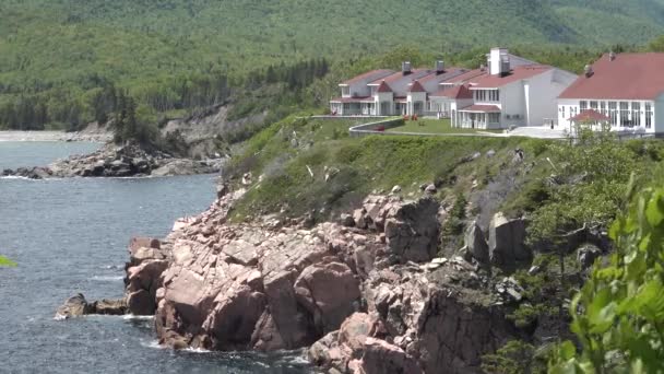 Canada. Paesaggio panoramico. Veduta panoramica di un paesaggio montano canadese durante una mattina d'estate. — Video Stock