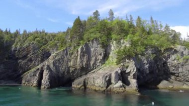 Gezinti. St. Lawrence Nehri 'nde ve Kanada' nın doğu kıyısında dolaşmak.