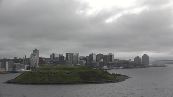 Cruise. Cestování po řece St. Lawrence a podél východního pobřeží Kanady. — Stock video