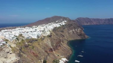 Santorini. Ege Denizi 'ndeki volkanik Yunan adası.
