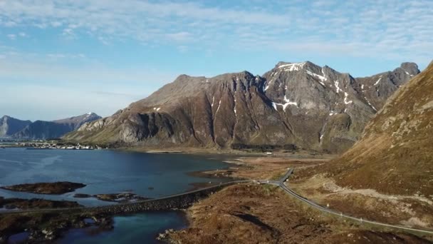 ノルウェーだ。日没のカラフルなフィヨルドの風景. — ストック動画