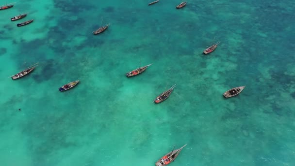 Hagyományos halászhajók az Indiai-óceánon. — Stock videók