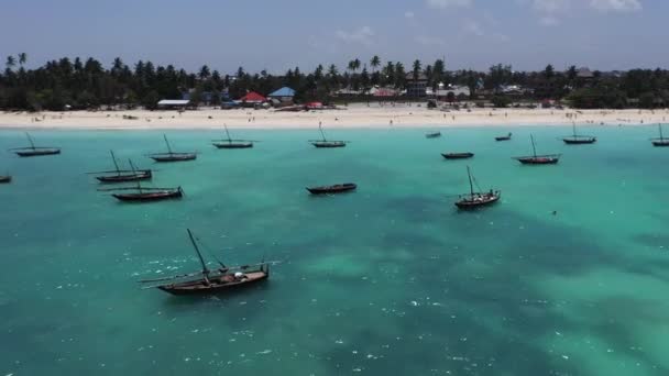 Traditionele vissersboten in de Indische Oceaan. — Stockvideo
