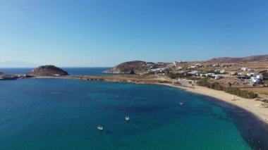 Yunanistan 'ın Mykonos adasında manzaralı plaj