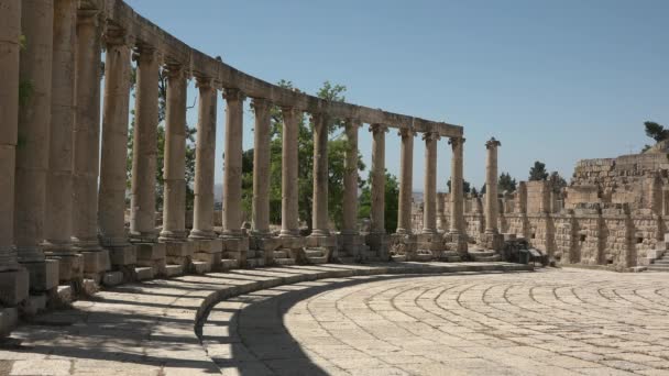 Columns of the ancient Roman city. Jordan. Jerash. — Stock Video