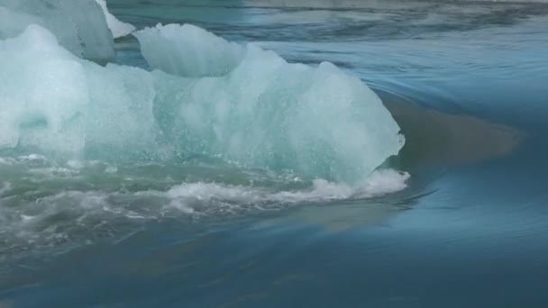지구 온난 화 로인해 빙하가 녹고 빙산이 떠다니는 빙하호 가형성 된다. — 비디오