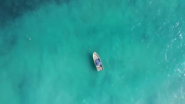 Рибальські човни біля берегів Африки в Індійському океані. — стокове відео