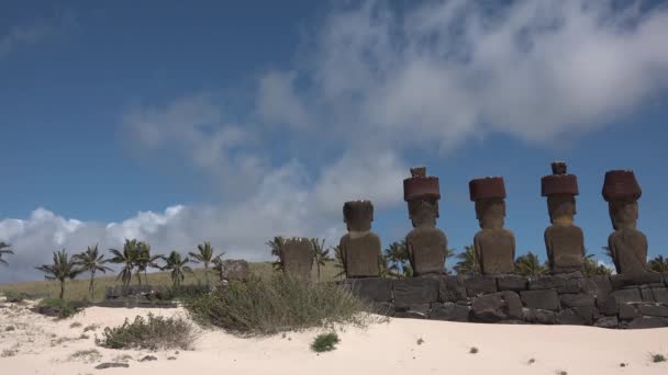 Escultura antiga e misteriosa na Ilha de Páscoa, Chile. — Vídeo de Stock