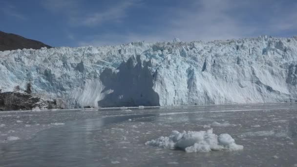 Alterações climáticas globais. natureza está em declínio, geleiras derretendo. O incrível ambiente da Antártida, Pólo Sul. — Vídeo de Stock