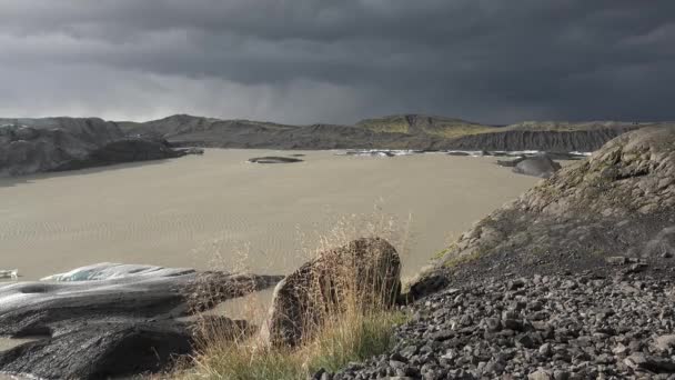 Melting glacier in Iceland. Glacial Lake. Global warming effect, climate change concept — Stock Video