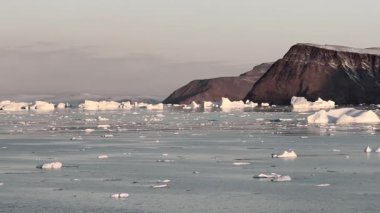 Kuzey Kutbu 'ndaki şaşırtıcı buz oluşumları, iklim değişikliğinin ve gezegenlerimiz üzerindeki küresel ısınmanın ciddi etkilerini vurguluyor..