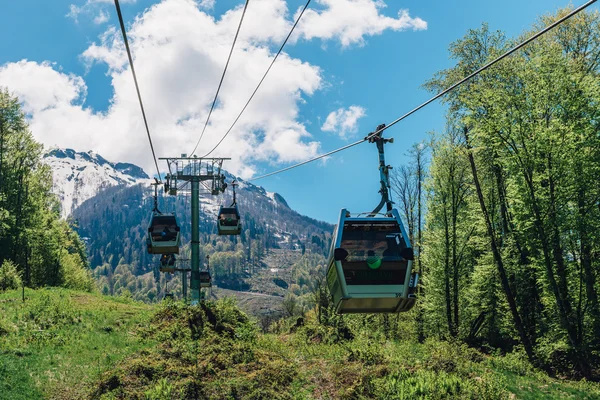 Gorki Gorod, Sochi, Rusya 01 Mayıs 2016: Krasnaya Polyana panoramik manzarasını