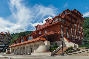 Soçi, Rusya, 12 Haziran 2016: Tepe otel Krasnaya Polyana